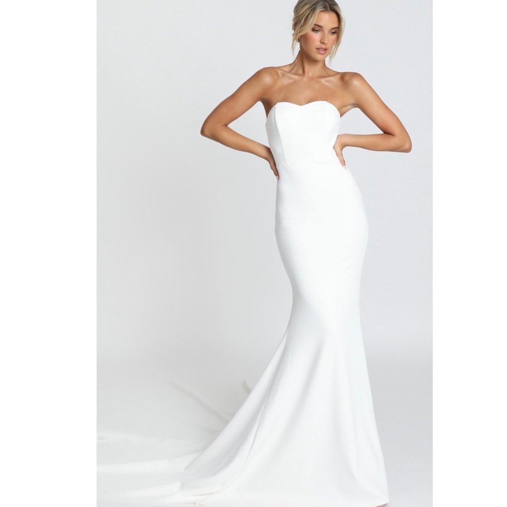 Showplace. Vows for life gown in white US0 wedding dress
